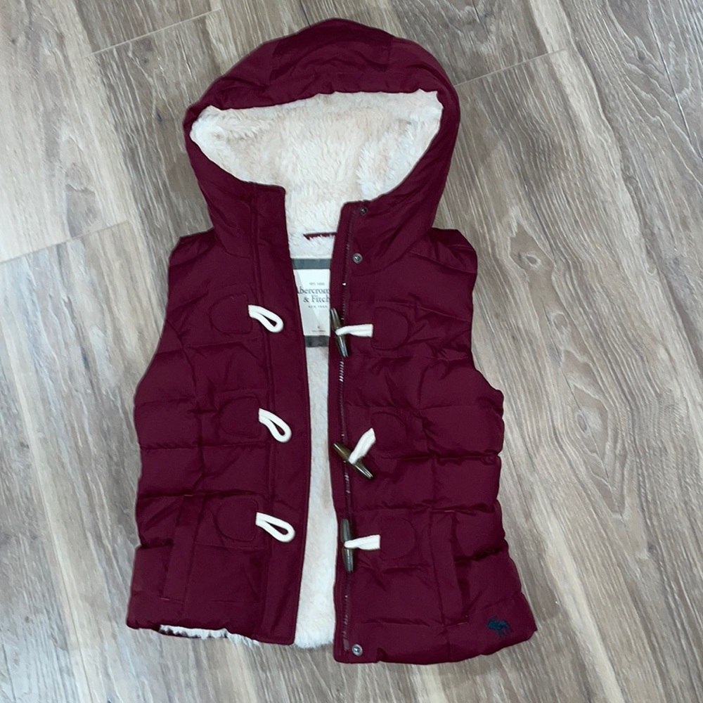 Abercrombie & Fitch fur lined toggle vest